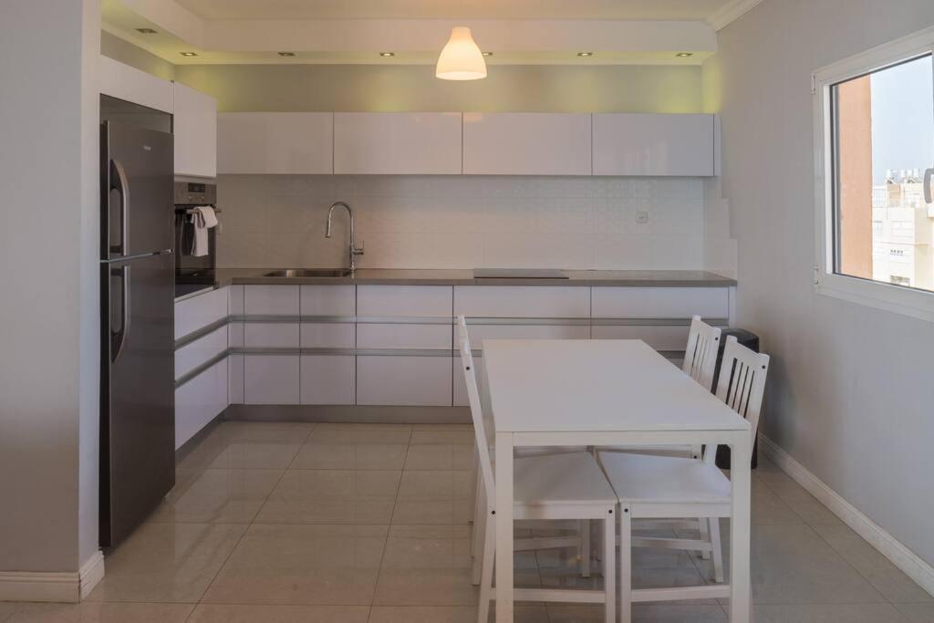 Royal Aparatment On The Sea , Blvd Nitza 34 Нетания Екстериор снимка