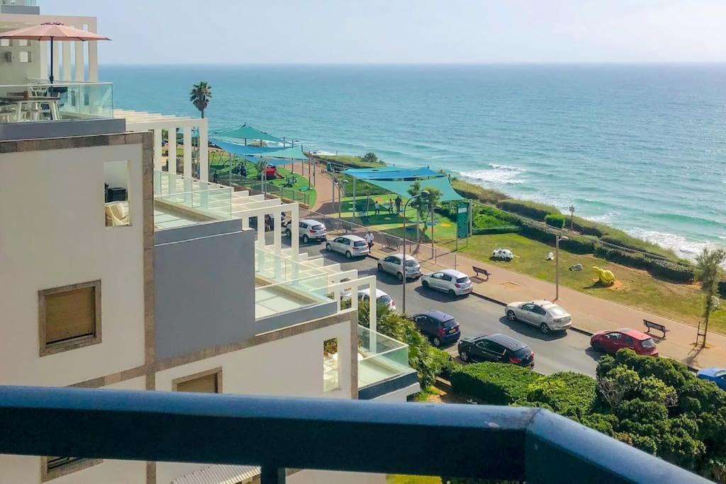 Royal Aparatment On The Sea , Blvd Nitza 34 Нетания Екстериор снимка