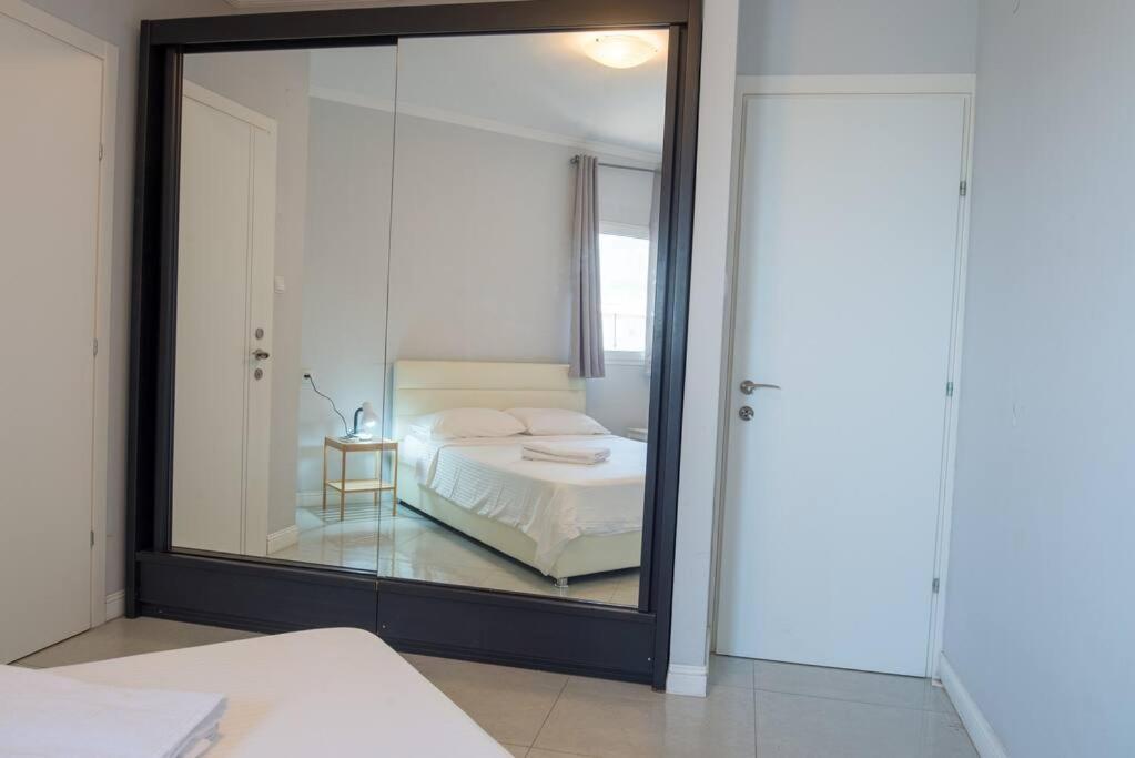 Royal Aparatment On The Sea , Blvd Nitza 34 Нетания Екстериор снимка